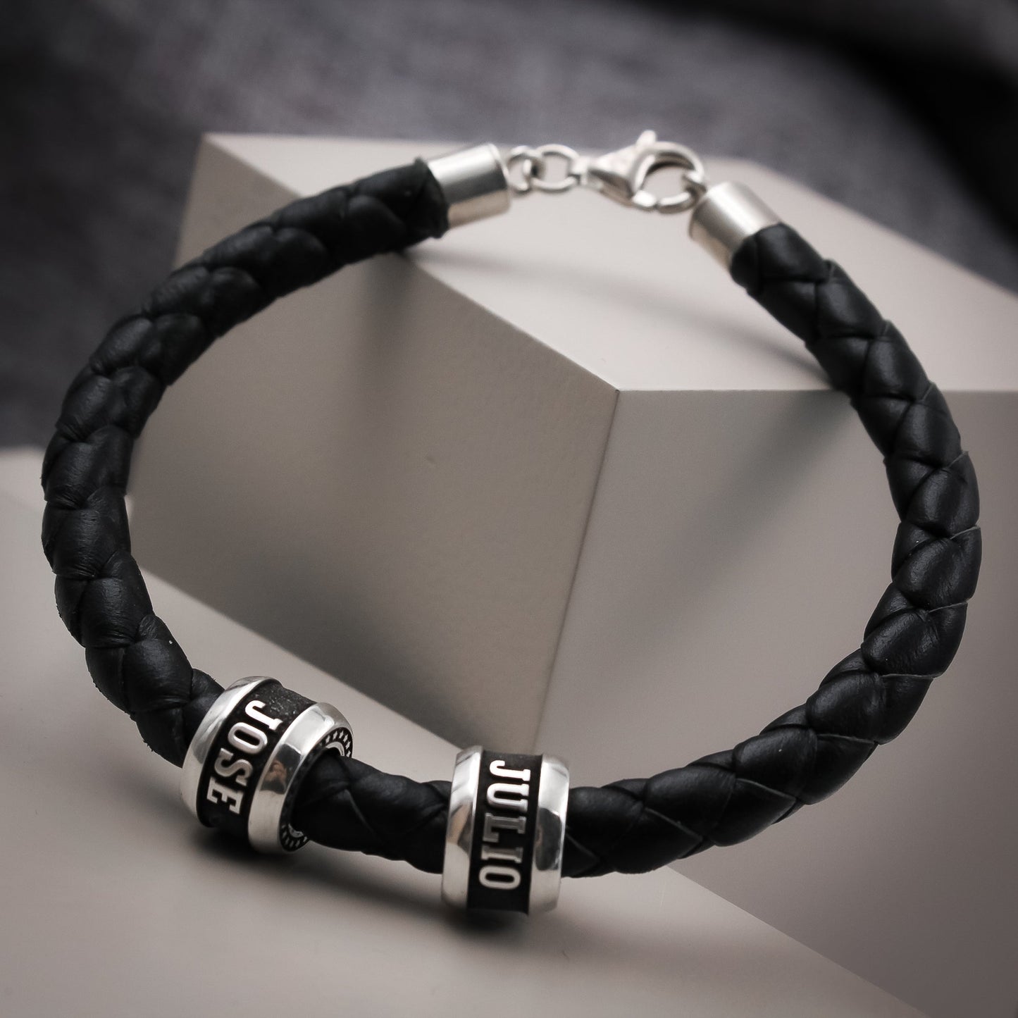 Bracelet homme cuir tressé et anneaux argent massif personnalisés
