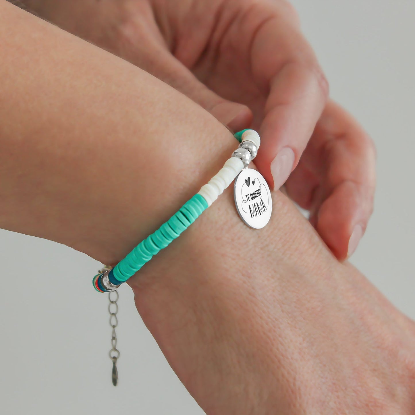 Bracelet personnalisable perles colorées et médaille en argent