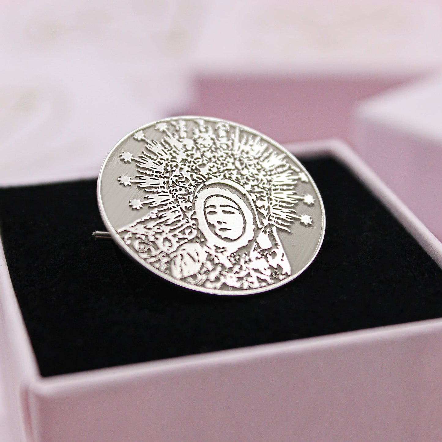 Broche Vierge de la Soledad Personnalisable en Argent