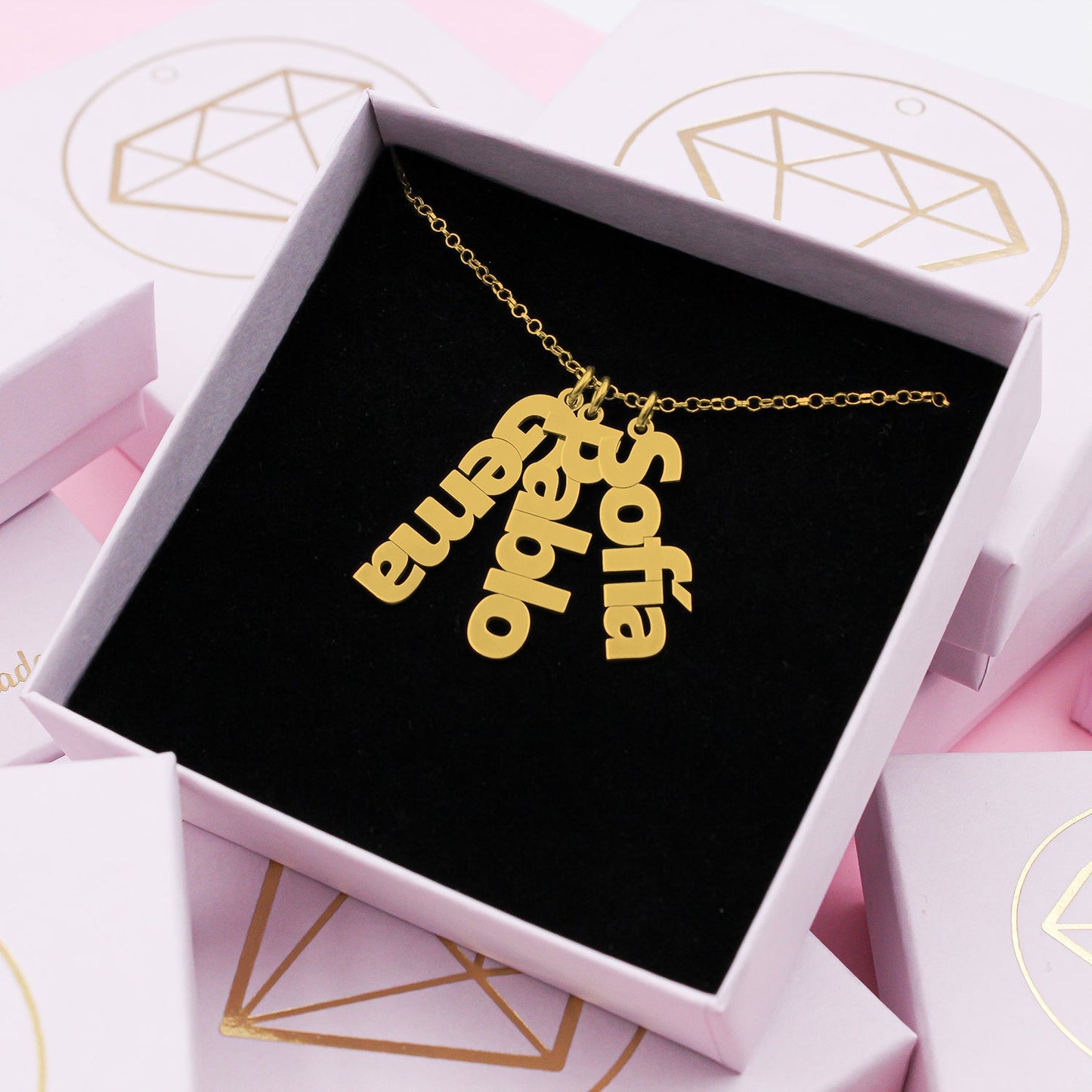 Collier Personnalisé Prénoms Verticaux Plaqué Or