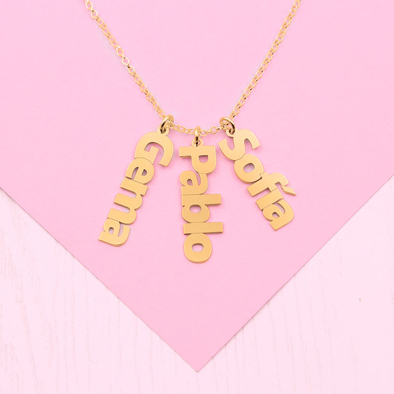 Collier Personnalisé Prénoms Verticaux Plaqué Or