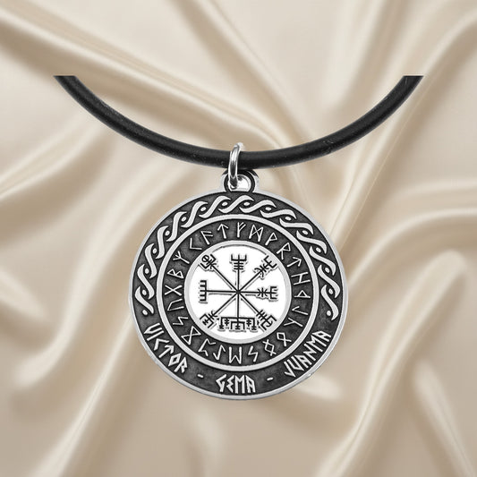 Pendentif Viking Vegvísir en Argent 925 Personnalisé avec Noms