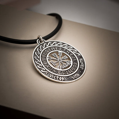 Pendentif Viking Vegvísir en Argent 925 Personnalisé avec Noms